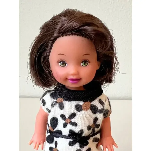 Vintage Kelly Barbie's baby sister wearing a Patterned Dress Mattel 1990s - Picture 2 of 7